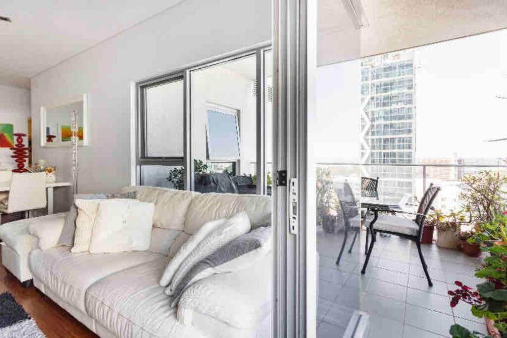 In The City Perth 1B1B Pool And Nice View Bagian luar foto