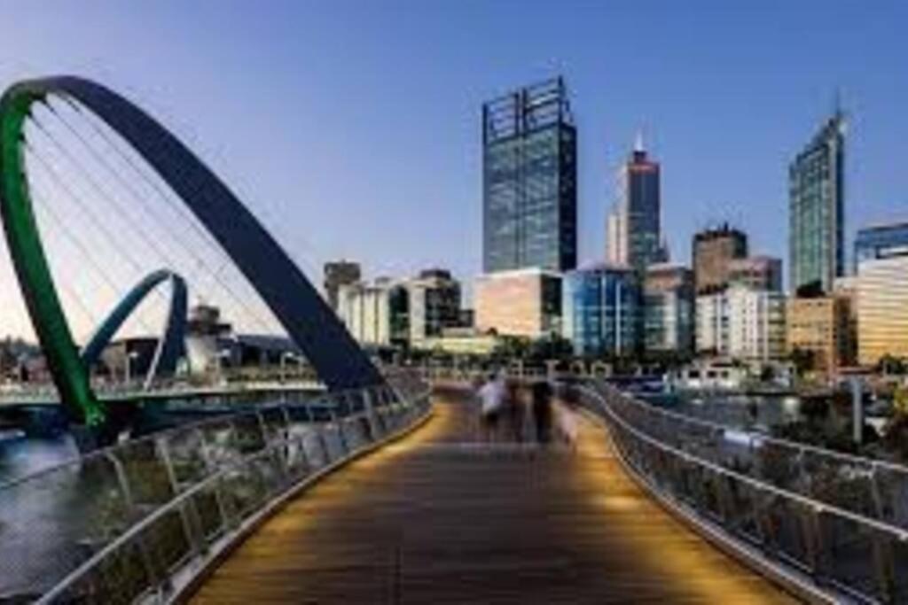 In The City Perth 1B1B Pool And Nice View Bagian luar foto